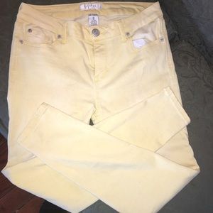 Light yellow (lemon) skinny pants.